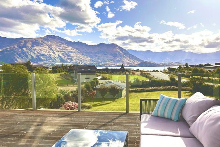 Photo of property in 28 Minaret Ridge, Wanaka, 9305