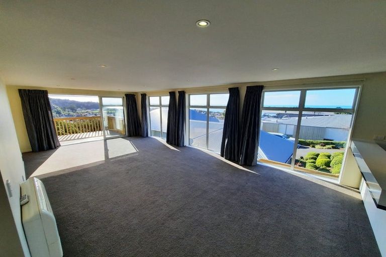 Photo of property in 42 Moncks Spur Road, Redcliffs, Christchurch, 8081
