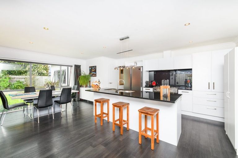 Photo of property in 3 D'urville Place, Kelvin Grove, Palmerston North, 4414