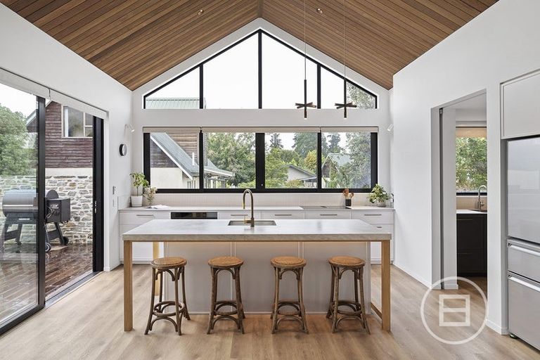 Photo of property in 6 Heuchan Lane, Wanaka, 9305