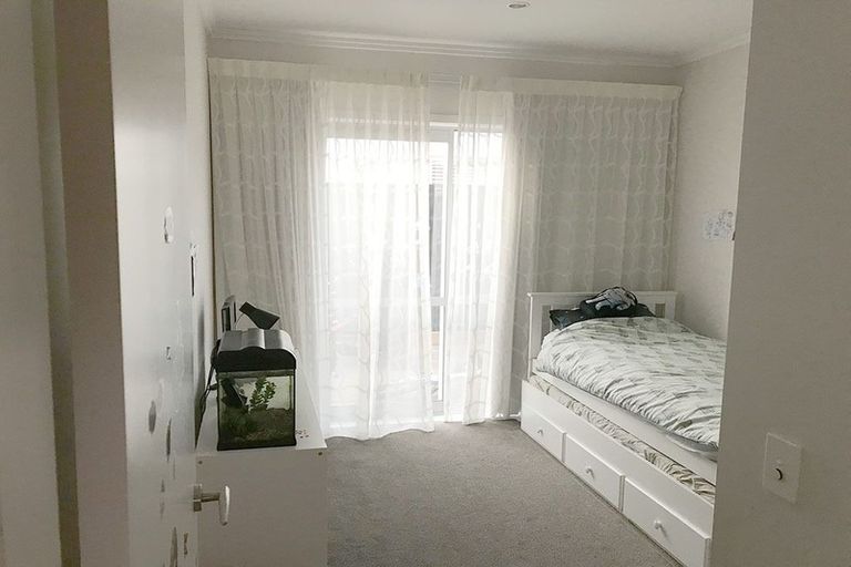 Photo of property in 33 Kanuka Road, Hobsonville, Auckland, 0616