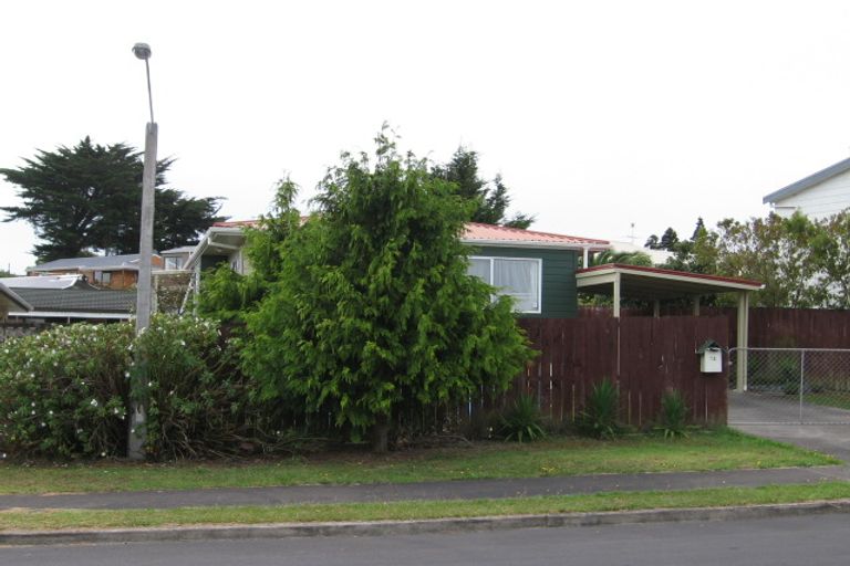 Photo of property in 1/12 Cyril Crescent, West Harbour, Auckland, 0618
