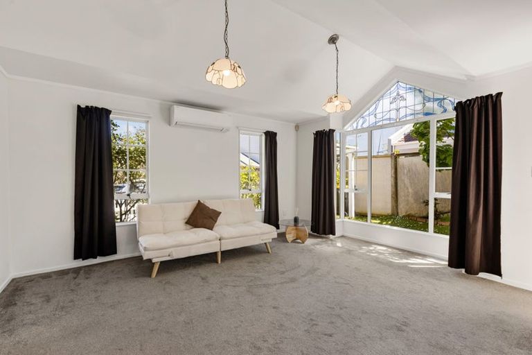 Photo of property in 6 Erskine Close, Island Bay, Wellington, 6023