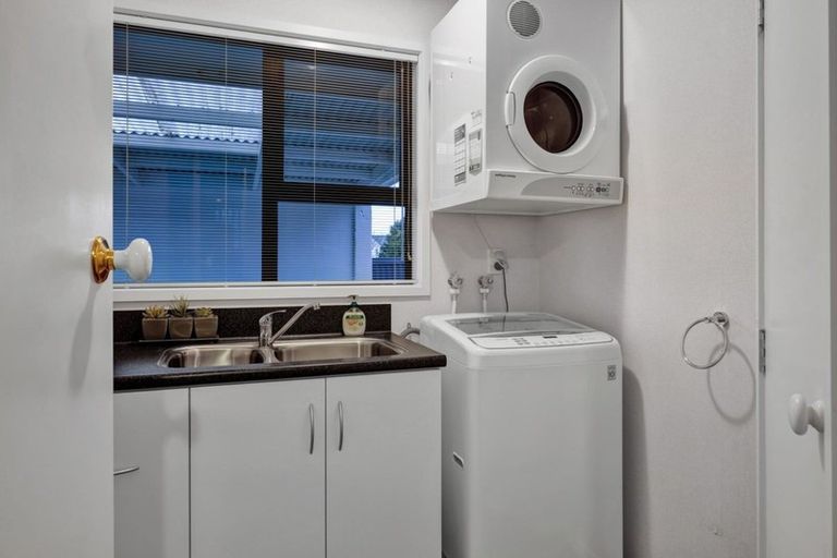 Photo of property in 16 Ramanui Avenue, Hawera, 4610