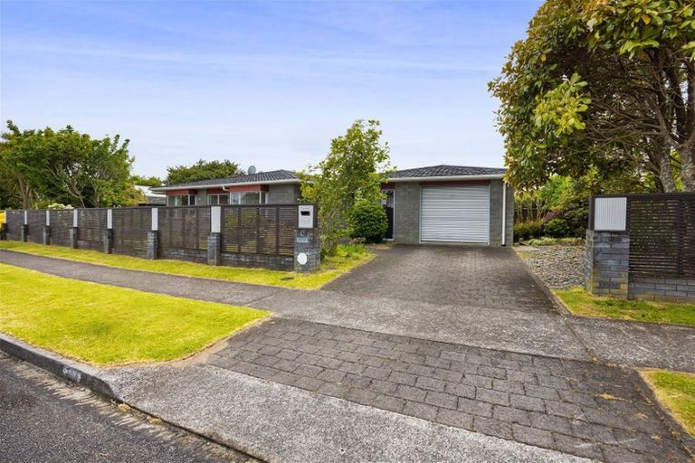 Photo of property in 146 Heta Road, Highlands Park, New Plymouth, 4312
