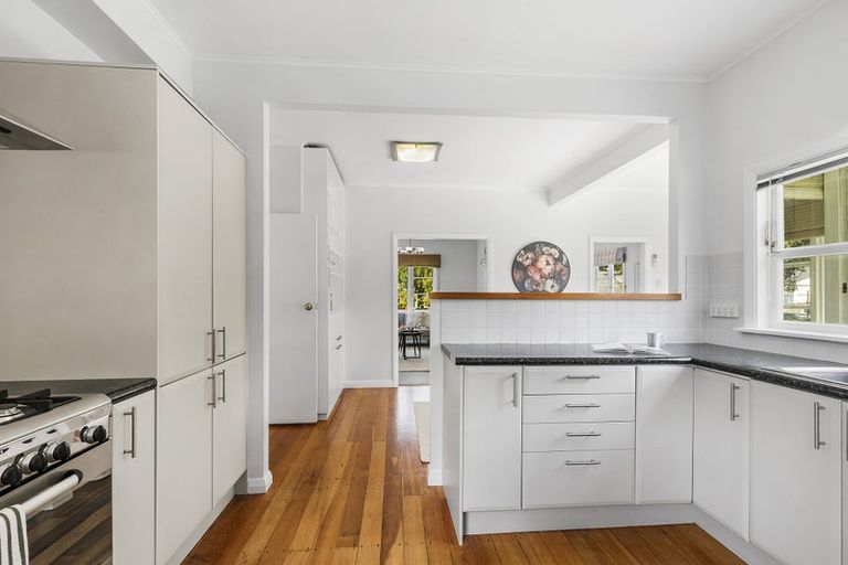 Photo of property in 18 Hampton Hill Road, Tawa, Wellington, 5028