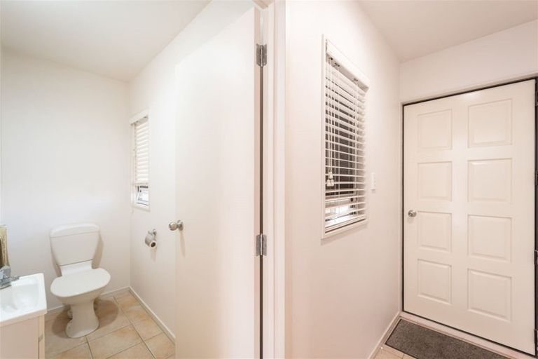 Photo of property in 5/2 Sunnydale Place, Oteha, Auckland, 0632