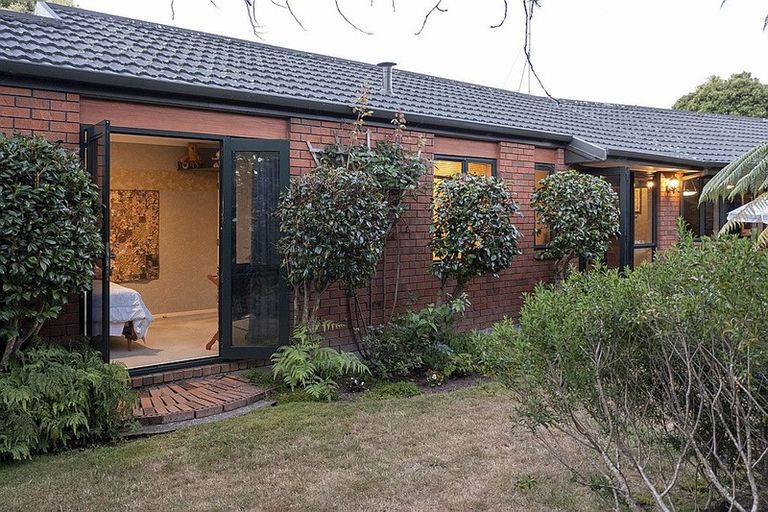 Photo of property in 42 Guildford Drive, Paraparaumu, 5032