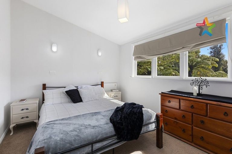 Photo of property in 32 Ngahere Street, Stokes Valley, Lower Hutt, 5019