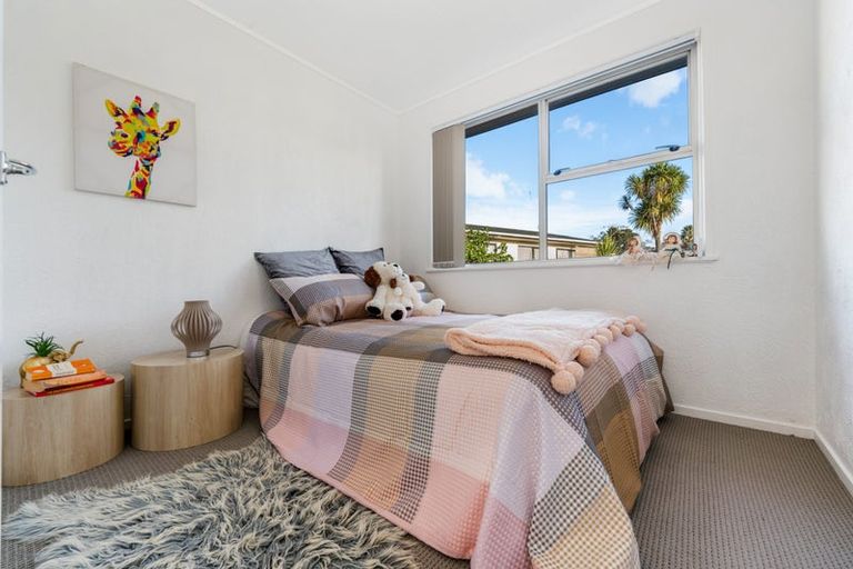 Photo of property in 39 Thornlow Street, Glendene, Auckland, 0602