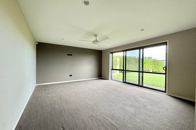 Photo of property in 45 Harry Dreadon Road, Opaheke, Papakura, 2584