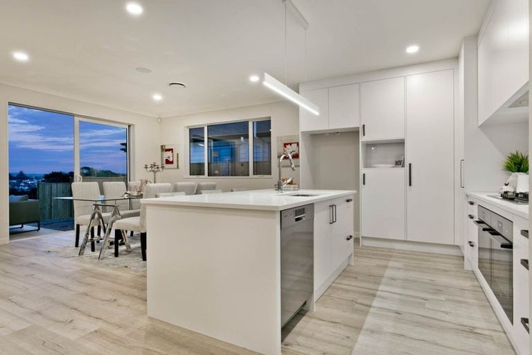 Photo of property in 18 Cassidy Drive, Orewa, 0931