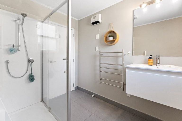 Photo of property in 21 Seon Place, Birkdale, Auckland, 0626