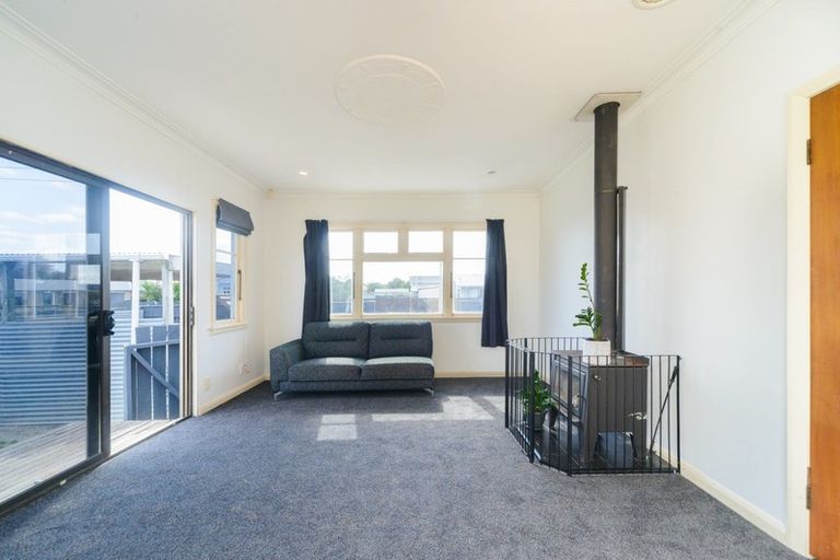 Photo of property in 135 Roberts Line, Kelvin Grove, Palmerston North, 4414