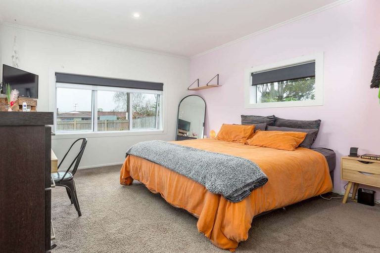 Photo of property in 9 Youngs Road, Papakura, 2110