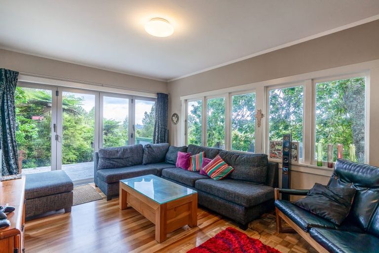 Photo of property in 8 Rimu Road, Oratia, Auckland, 0604