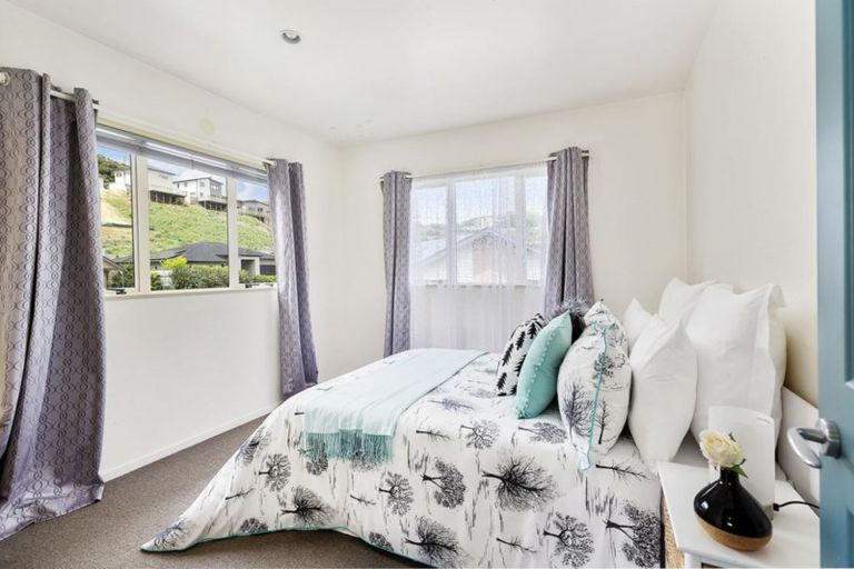 Photo of property in 16 Kilkelly Close, Tawa, Wellington, 5028