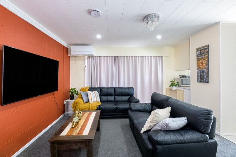 Photo of property in 2/27 Spence Road, Henderson, Auckland, 0612