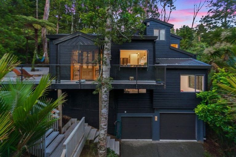 Photo of property in 24 Valley Road, Titirangi, Auckland, 0604