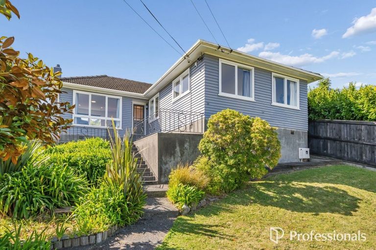 Photo of property in 9 Peel Place, Wainuiomata, Lower Hutt, 5014