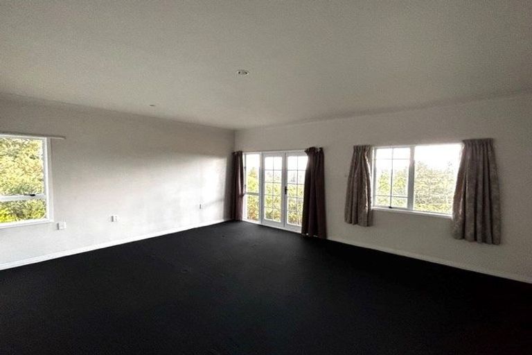 Photo of property in 144 Candia Road, Henderson Valley, Auckland, 0614