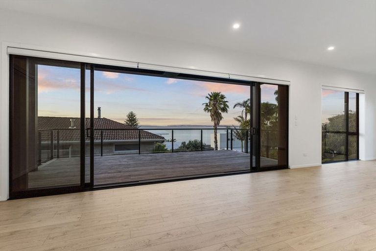 Photo of property in 1 Rangitoto View Road, Cockle Bay, Auckland, 2014