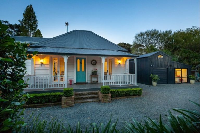 Photo of property in 2 Chenery Road, Red Beach, 0932