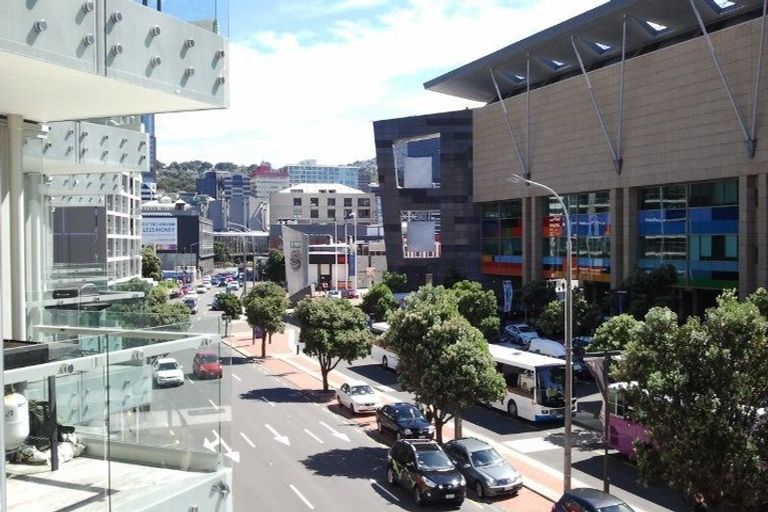 Photo of property in Piermont Apartments, 2e/82 Cable Street, Te Aro, Wellington, 6011