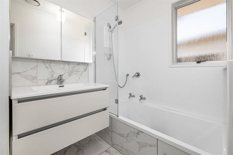 Photo of property in 28 Mawney Road, Henderson, Auckland, 0610