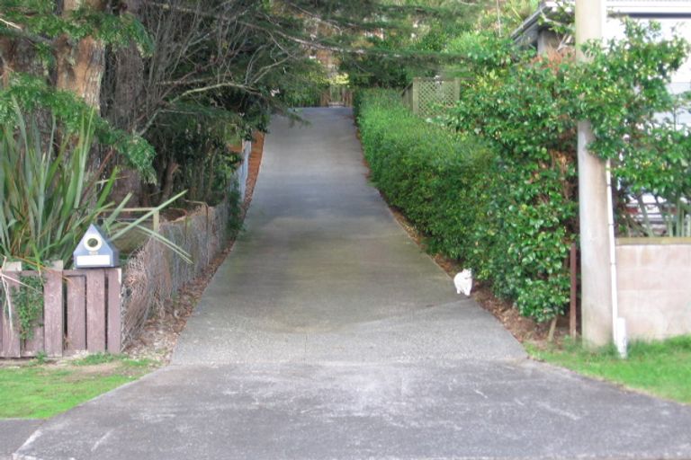 Photo of property in 100 Vodanovich Road, Te Atatu South, Auckland, 0610