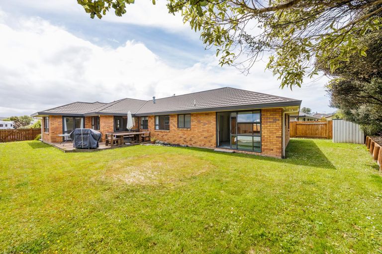 Photo of property in 14 Woodgate Court, Fitzherbert, Palmerston North, 4410