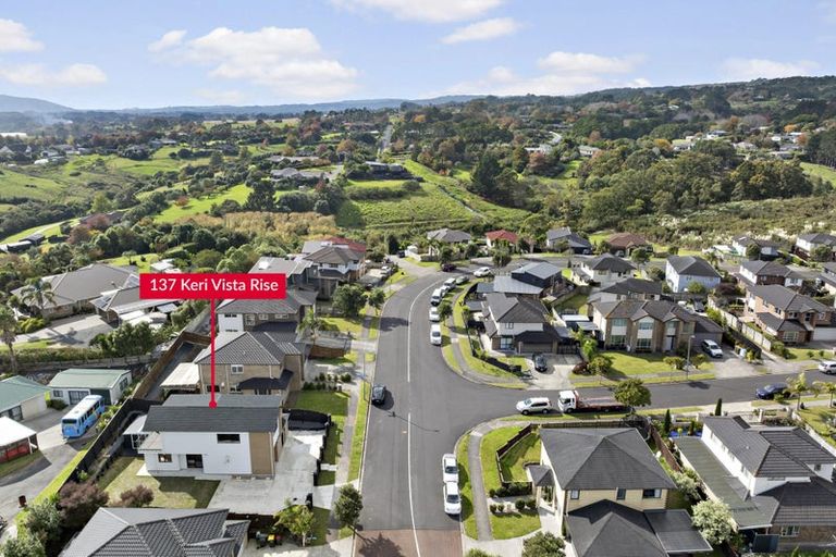 Photo of property in 137 Keri Vista Rise, Papakura, 2110