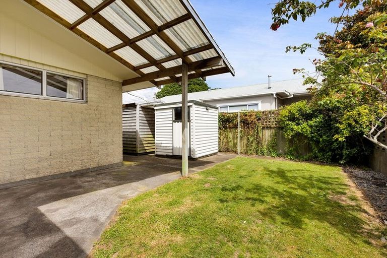 Photo of property in 1/2 Selwyn Street, Lower Vogeltown, New Plymouth, 4310