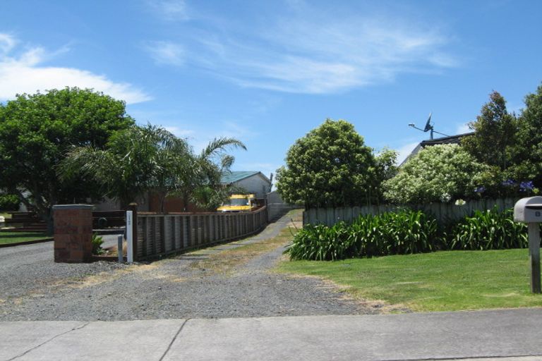 Photo of property in 8a Keven Road, Clarks Beach, Pukekohe, 2679