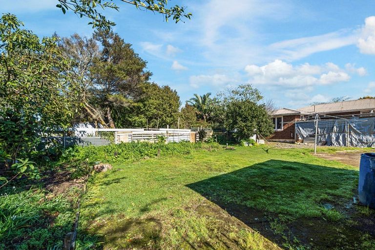 Photo of property in 3 Cobham Crescent, Kelston, Auckland, 0602