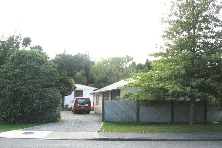 Photo of property in 11 Moeraki Road, Maoribank, Upper Hutt, 5018