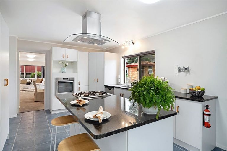 Photo of property in 7 Coupland Court, Glendene, Auckland, 0602