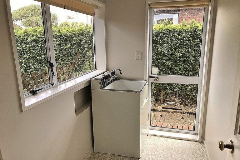 Photo of property in 1/6 Ocean View Road, Milford, Auckland, 0620