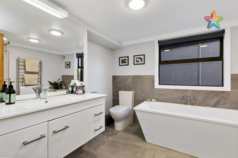 Photo of property in 7 Pekanga Road, Normandale, Lower Hutt, 5010