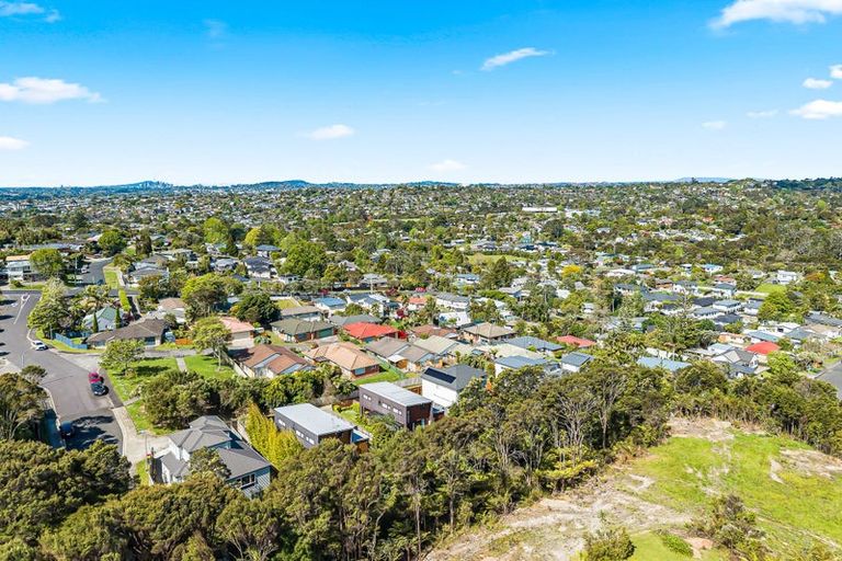 Photo of property in 28 Shah Place, Glen Eden, Auckland, 0602