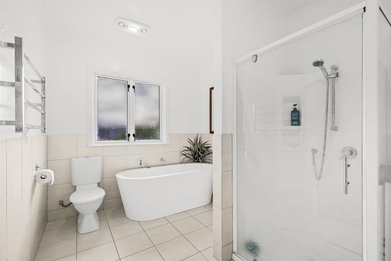 Photo of property in 2 Rere Place, Parakai, 0830