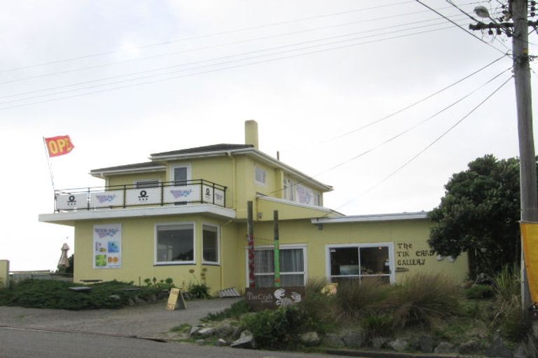 Photo of property in 1 Waimea Road, Waikanae Beach, Waikanae, 5036