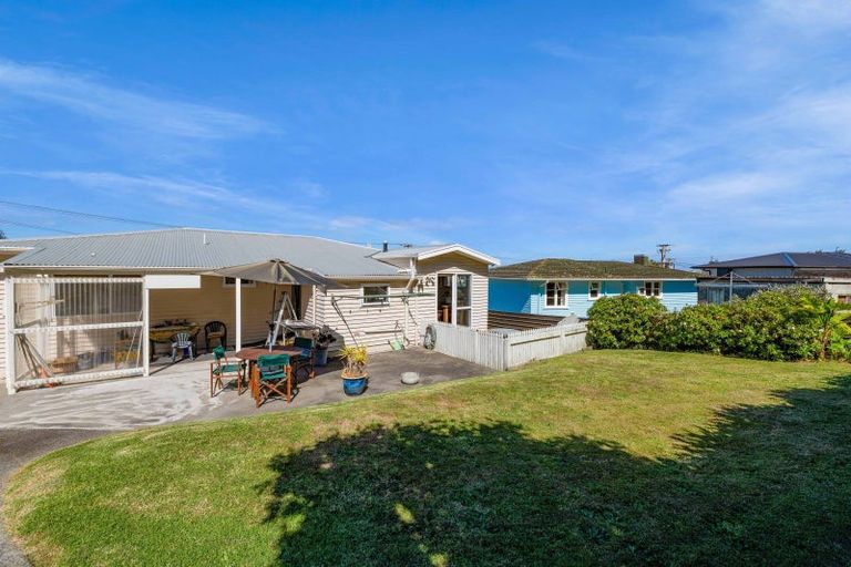 Photo of property in 29 Simons Street, Moturoa, New Plymouth, 4310