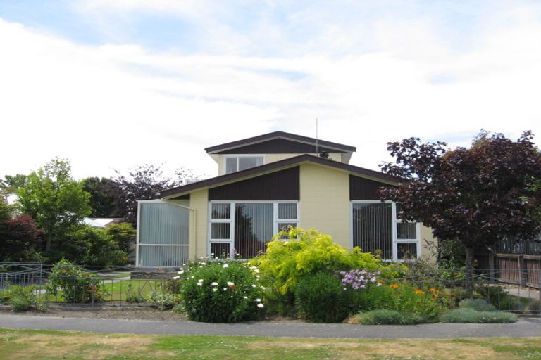 Photo of property in 28 Glenrowan Avenue, Avondale, Christchurch, 8061