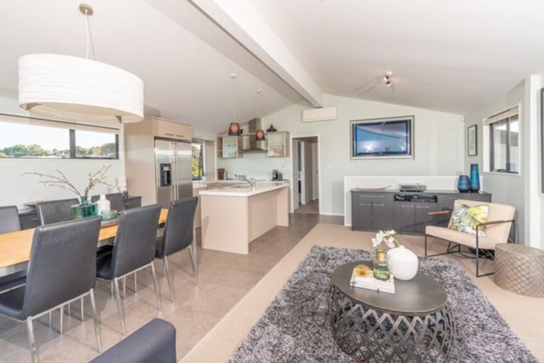 Photo of property in 4 Advene Road, Cockle Bay, Auckland, 2014