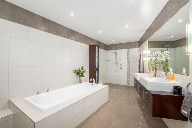 Photo of property in 32 Roys Road, Plimmerton, Porirua, 5026