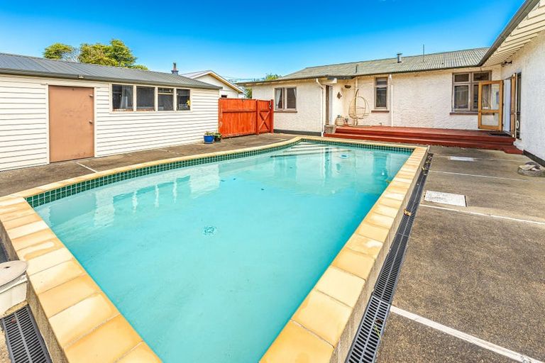 Photo of property in 28 Carlton Avenue, Gonville, Whanganui, 4501