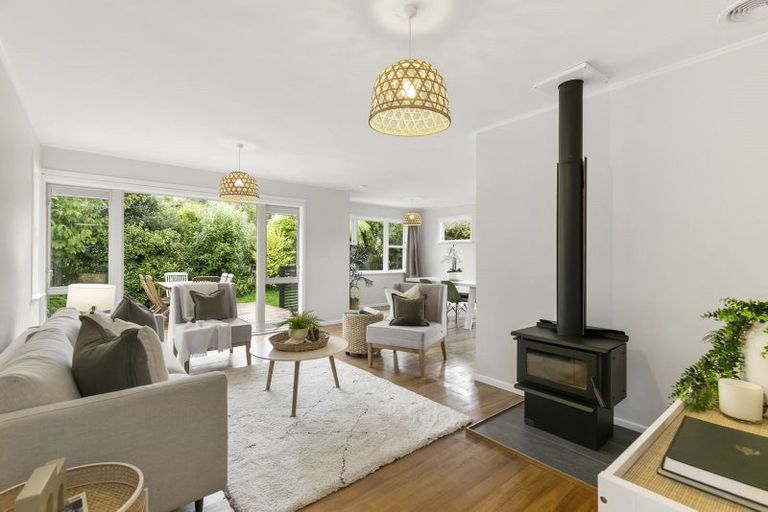 Photo of property in 6 Thurleigh Grove, Karori, Wellington, 6012