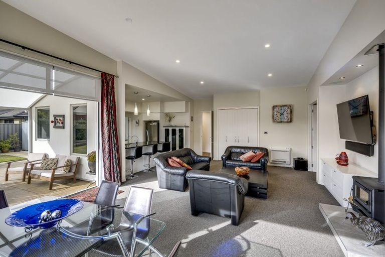 Photo of property in 52 Orotu Drive, Poraiti, Napier, 4112