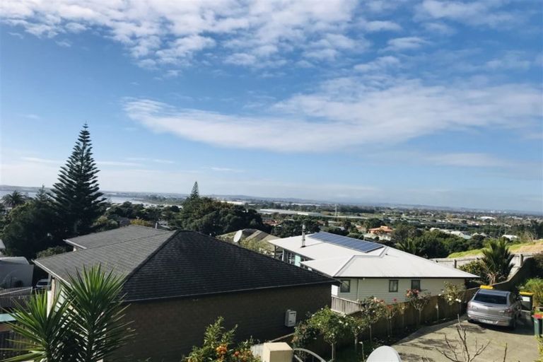 Photo of property in 15 Domain Lane, Mangere Bridge, Auckland, 2022